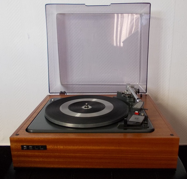 Garard Turntable, Lovely Mahogany Plinth 