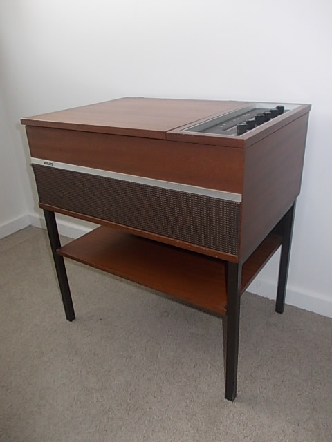 Phillips AM Radio and Record Player picture 2